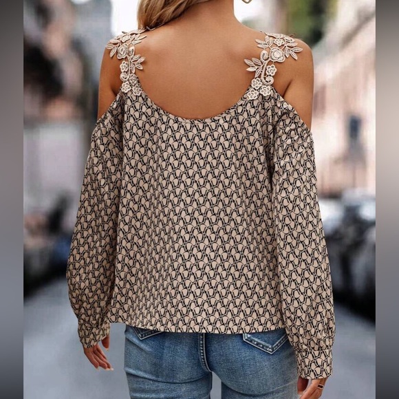 Boho floral lace applique cold shoulder blouse - Picture 3 of 7